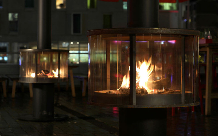 Two outdoor log fires protected by SCHOTT ROBAX® glass-ceramic panels