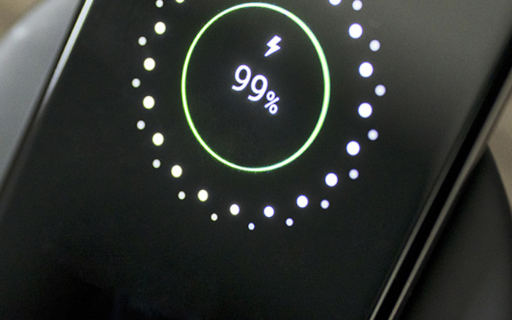 Smartphone screen showing battery life of 99%