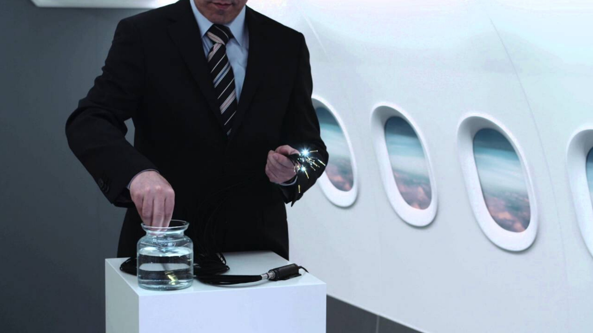 Click to watch SCHOTT aviation expert Ekkehard Gaydoul explain how fiber optic lighting offers a range of innovations for aircraft cabin illumination