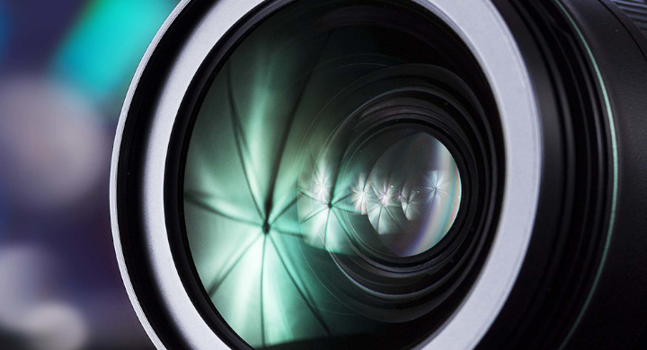 SCHOTT products have a key role in areas such as laser optics, metrology and machine vision Close up of a camera lens with blurred background