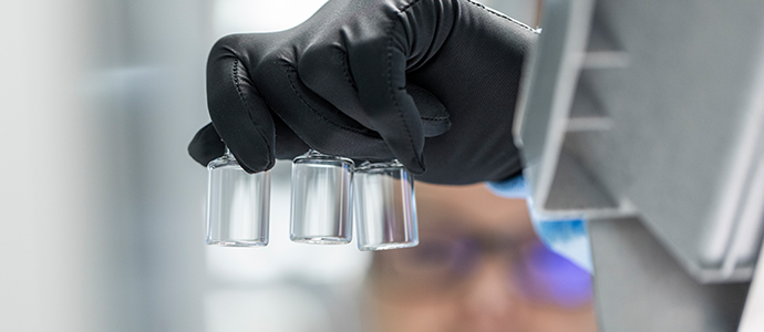 Quality Check of vials within the Production Process